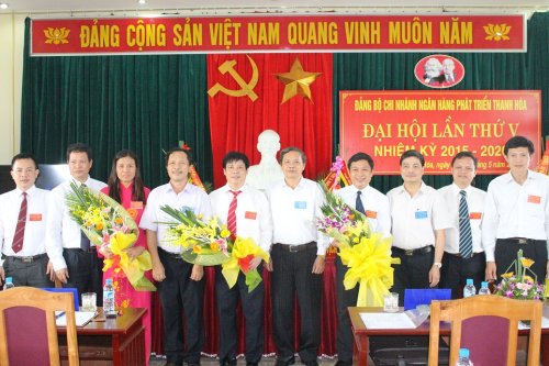 1Ngan hang PT.jpg