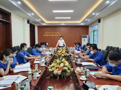 đc Hoàng Mạnh cường - UVBTV Tỉnh đoàn, Bí thư Đoàn Khối chủ trì hội nghị.jpg
