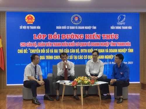 Lãnh đạo Sở Thông tin & truyền thông, Đại học Hồng Đức, Viễn thông Thanh Hóa và Đoàn Khối tham gia giao lưu, đối thoại về chuyển đổi số.jpg