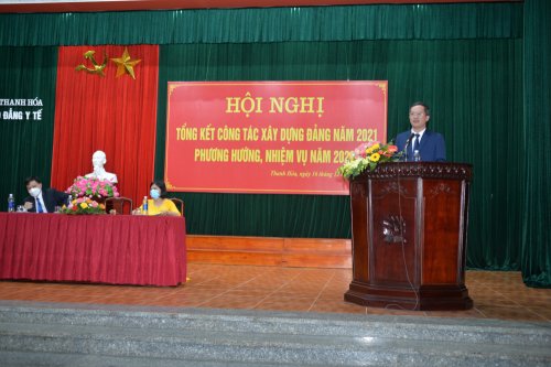 Ảnh đồng chí Mai Văn Bảy - Bí thư Đảng ủy - Hiệu trưởng Trường cao đẳng y tế phát biểu khai mạc hội nghị.JPG
