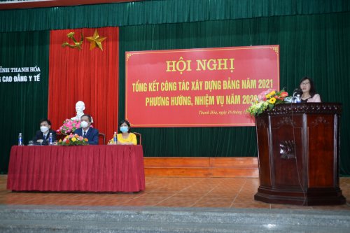 Ảnh đồng chí Đinh Thị Thanh Hà - Phó Bí thư Đảng ủy Khối Cơ quan và Doanh nghiệp tỉnh phát biểu chỉ đạo hội nghị.JPG