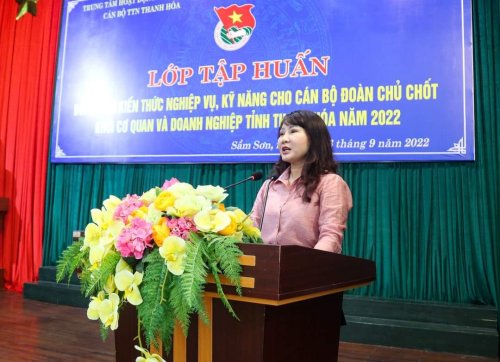 Đồng chí Đinh Thị Thanh Hà - Phó BT ĐUK phát biểu chỉ đạo.jpg